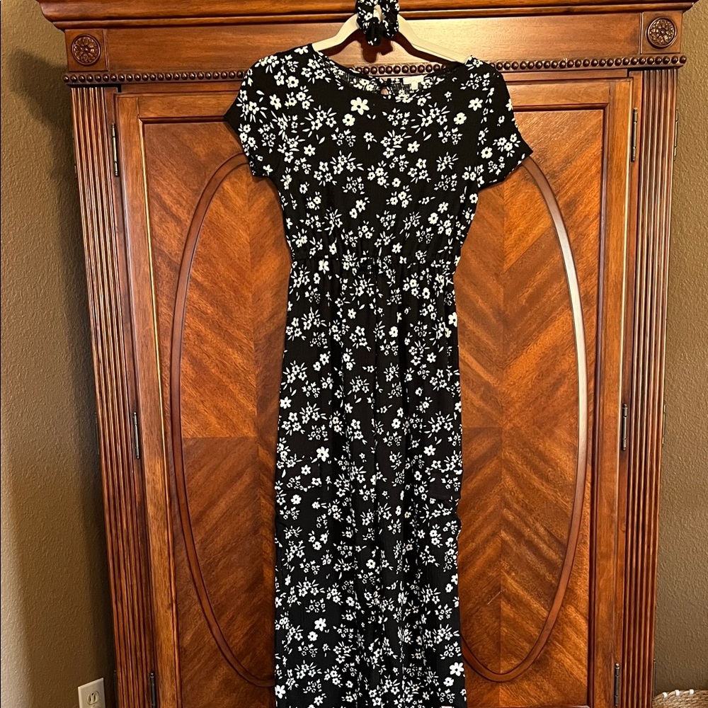 Tahari Jumpsuit Black and White Girls Floral